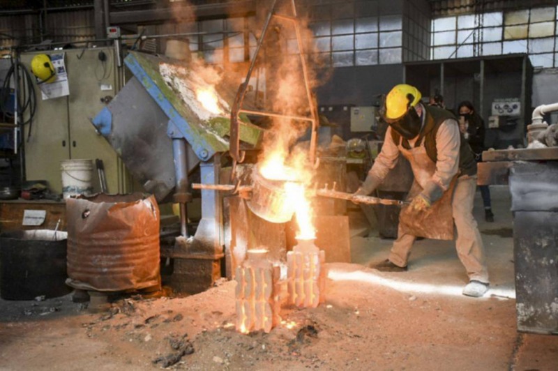 Peque�as y medianas industrias alertan sobre crisis del sector